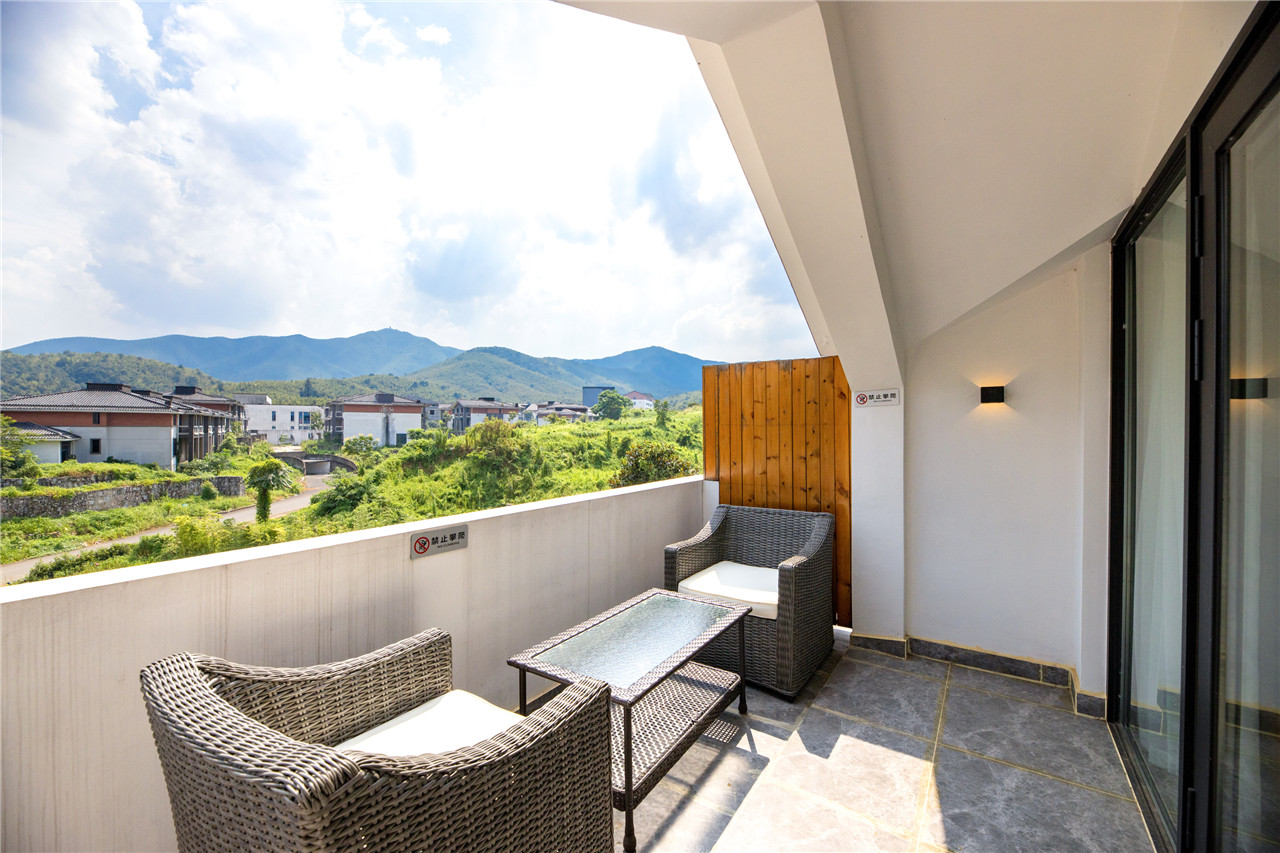 豪华阳台榻榻米双床房