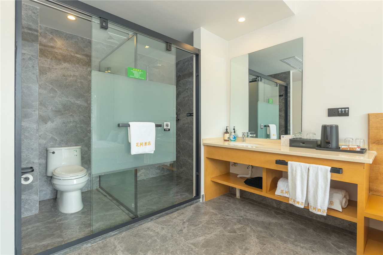 山景阳台大床房