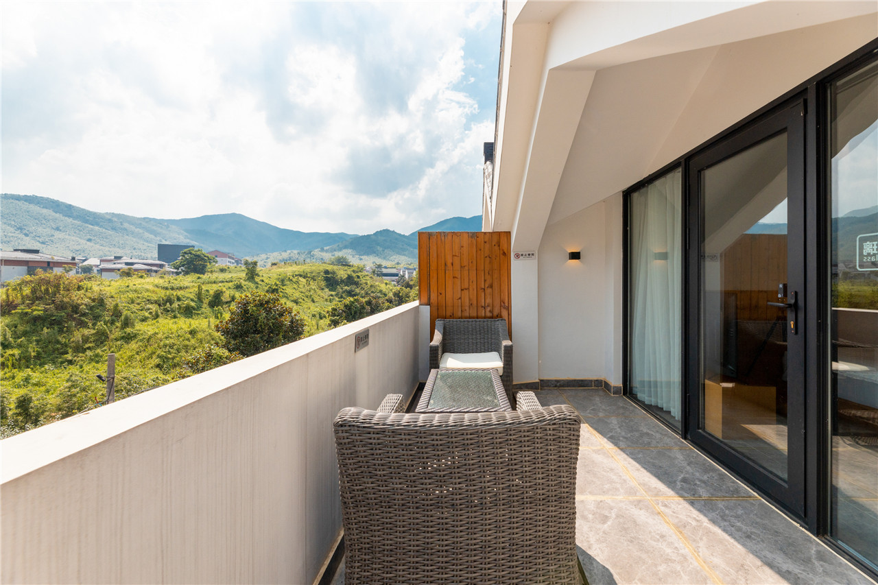 豪华阳台榻榻米双床房