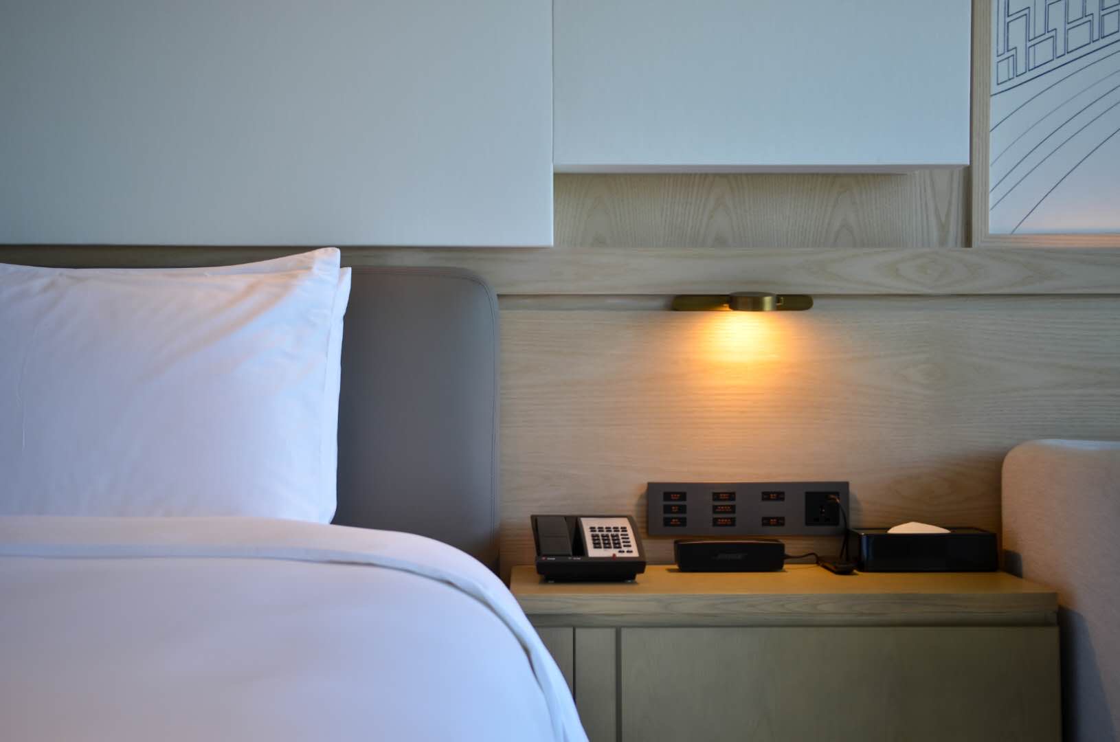 豪华湖景大床房