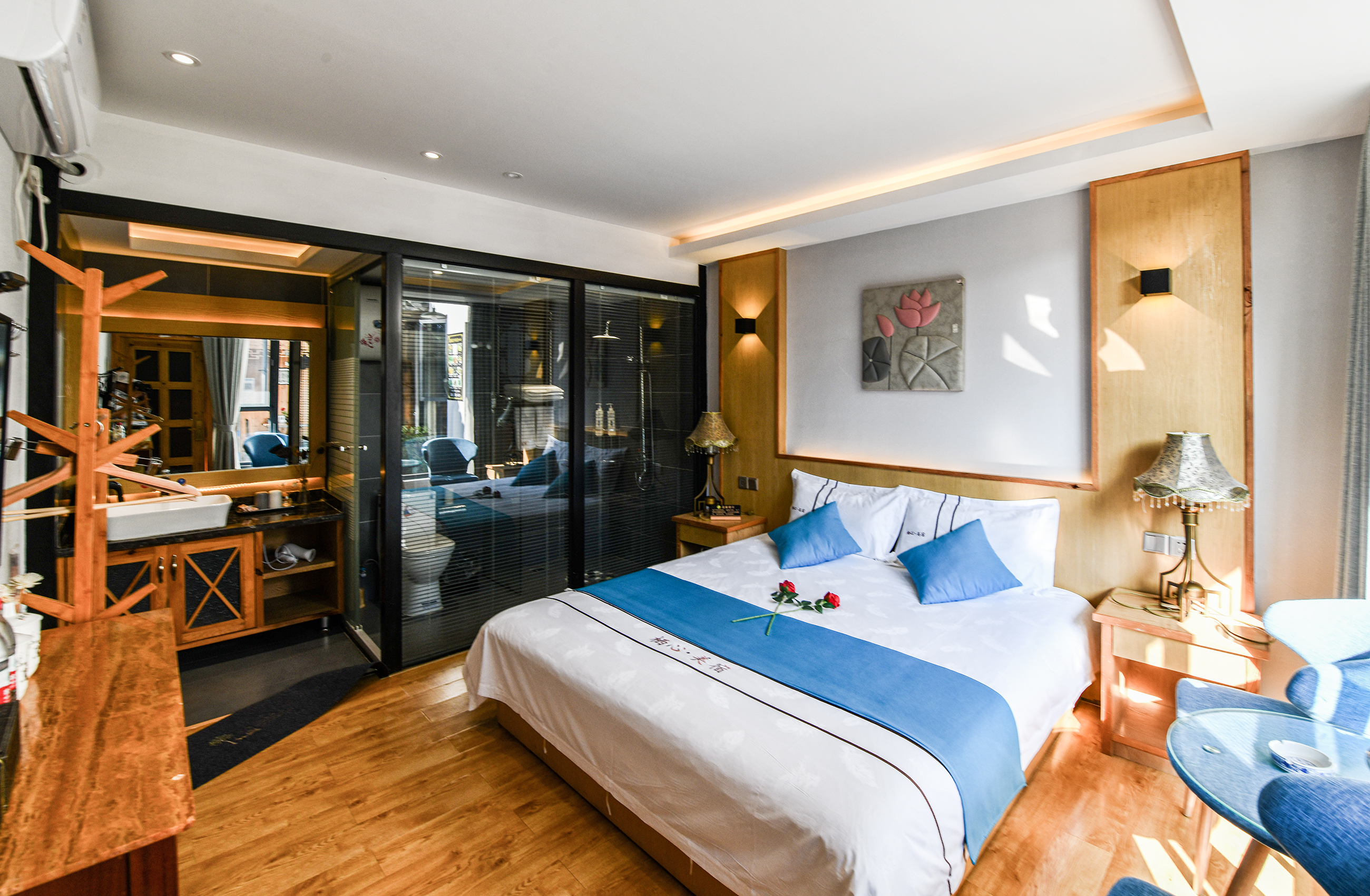 特价夕照大床房