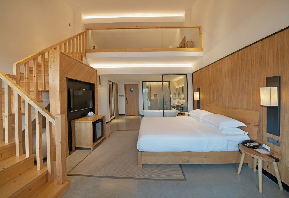 山景阳台复式亲子房