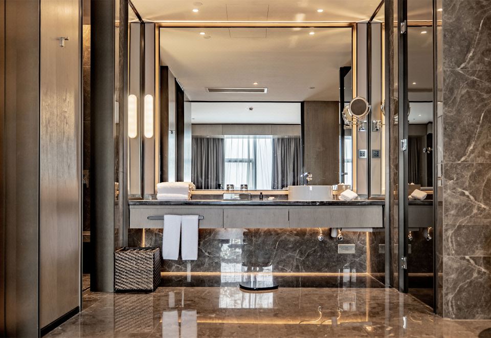 行政套房（智能客控+蓝牙音响+豪华浴缸+coffee机+迷你吧）