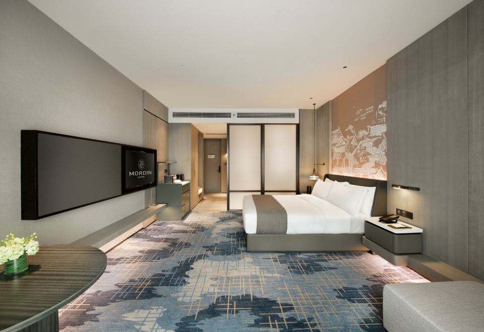 高級湖景大床房