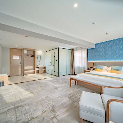 至尊大床房（智能語音） 阿勒泰金橋假日飯店優惠