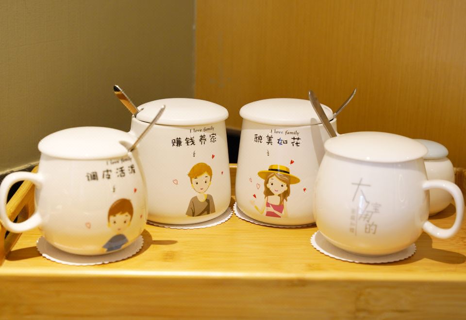 庭院湖景家庭房