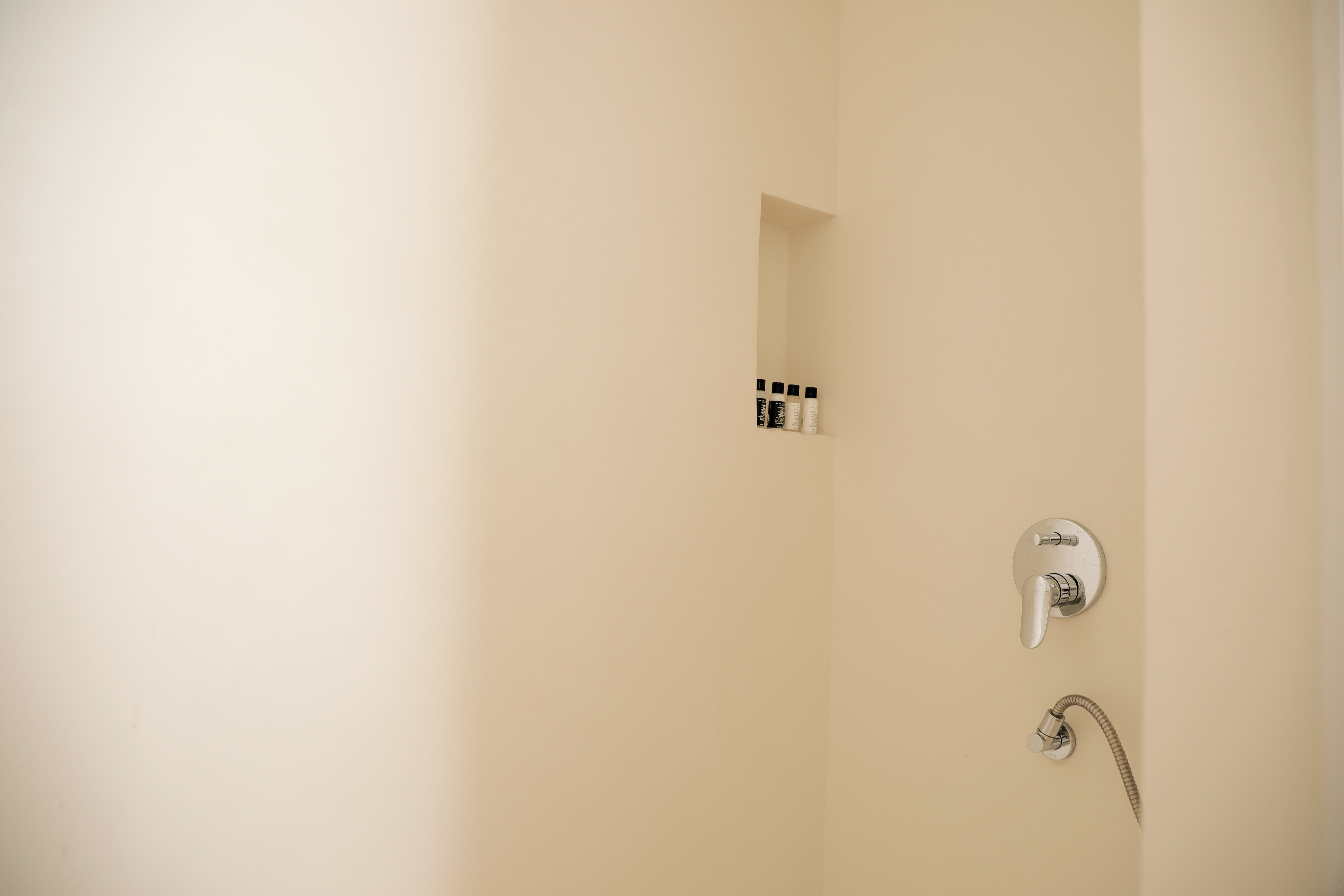 你看起来很好吃 丨园景浴缸大床房（全屋进口微水泥，科勒衞浴，金可儿床垫，网红冰箱）