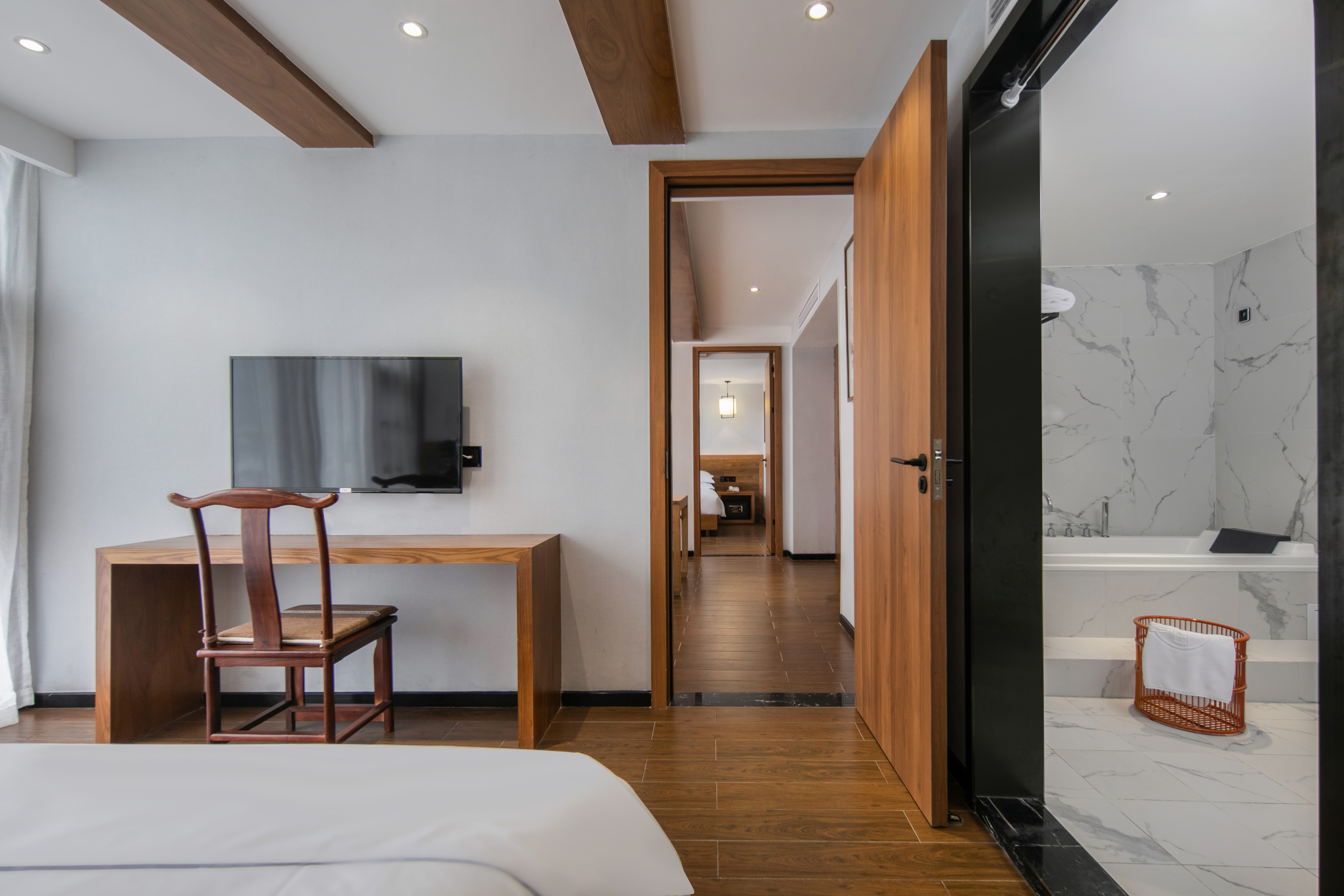 Xianchuang Hotel浴缸双卧套房｜两室一厅+minibar+小冰箱+舒适浴袍