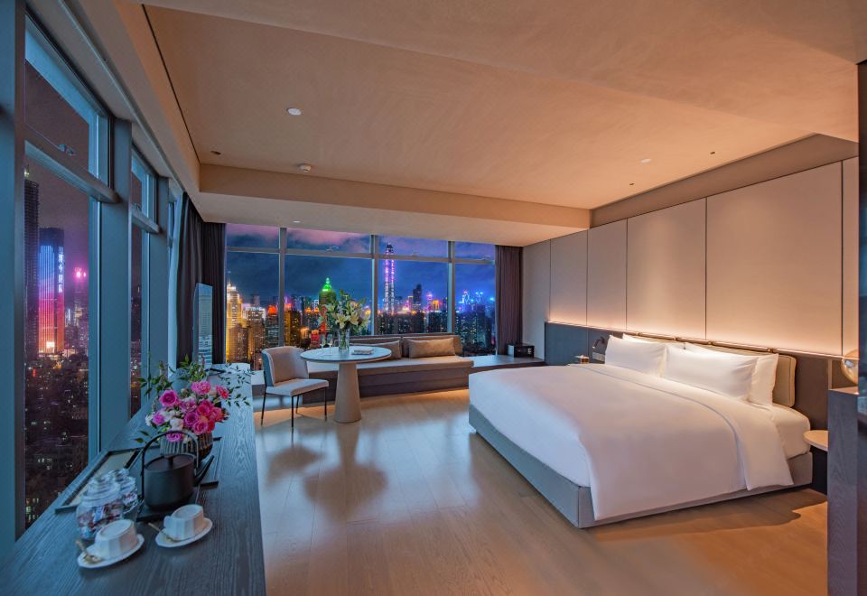 ICON LAB Hotel Shenzhen FutianExecutive Deluxe Queen Bed Room (Skyline City View )