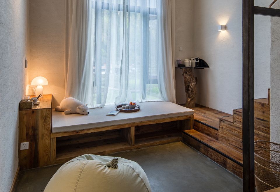 Guestroom - 7-Person Occupancy (Whole building)