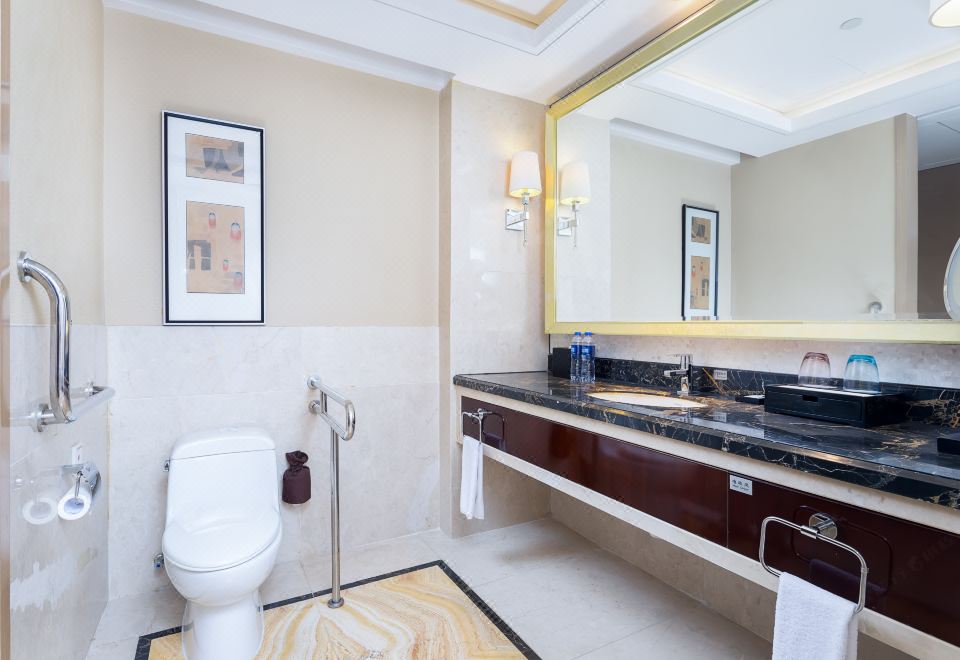 豪华双床房-（杜拉维特衞浴+金可儿床垫+超大豪华浴缸）