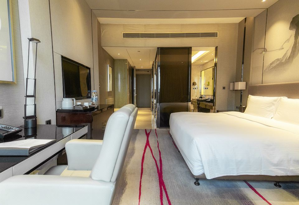 行政豪华大床房（超大浴缸+高端品牌床垫+智能马桶）