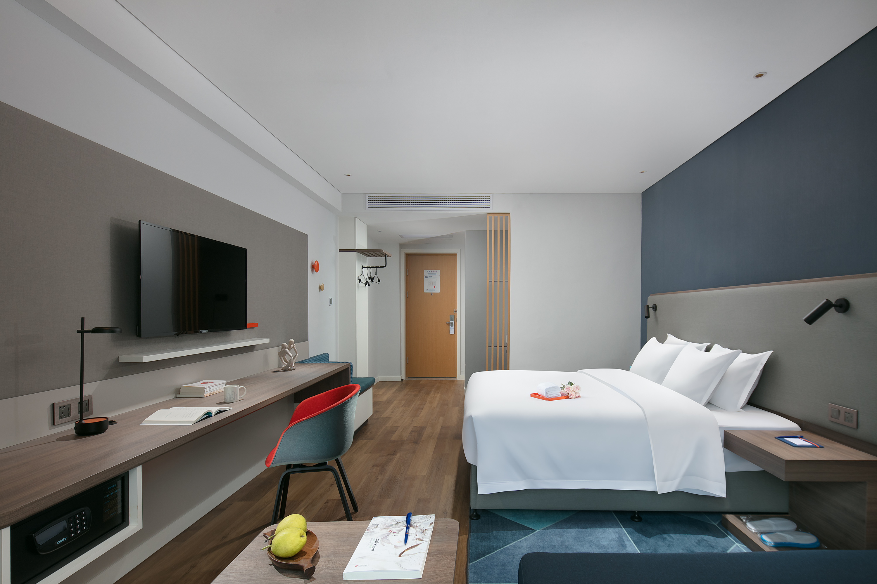 智选行政大床房（舒达床垫+办公桌椅+全身镜）