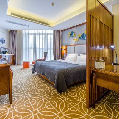 悦目景觀浴缸大床房丨築城夜景·慕思床墊·mini冰箱 麗橙酒店·悦（貴陽大十字廣場店）優惠