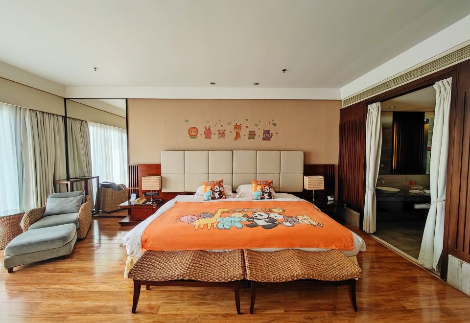 森林亲子大床房（落地窗+阳台+浴缸+扭扭车+滑梯）
