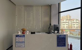 Little White Bear Smart Hotel (Hebi Wanda Branch)