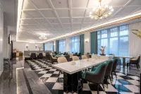 XANA Deluxe Foshan Qiandeng Lake Kingbuy Center Hotel