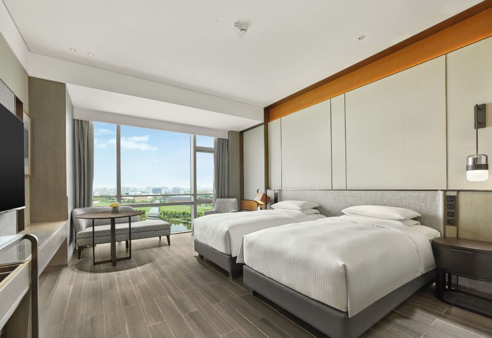 Hyatt Regency Shanghai SongjiangGuestroom - Lake-View (2 Beds)