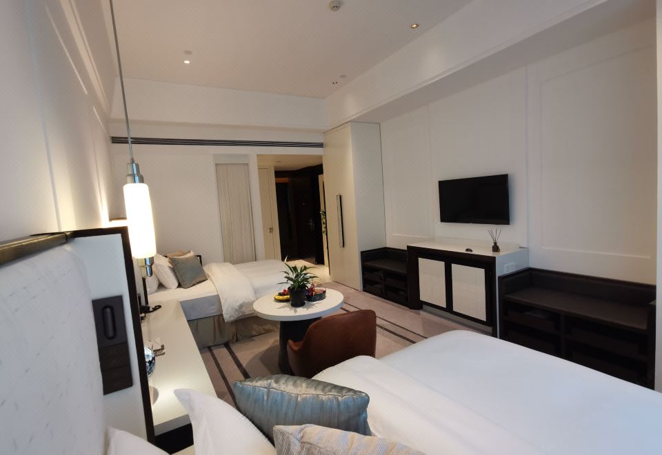 Jinling ResortGuestroom - Garden-View (2 Beds)