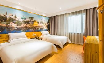The motel offers a bedroom with double beds and a large window that overlooks the pool area at Dreamer Hotel (Shanghai Hongqiao Airport, National Exhibition Center)