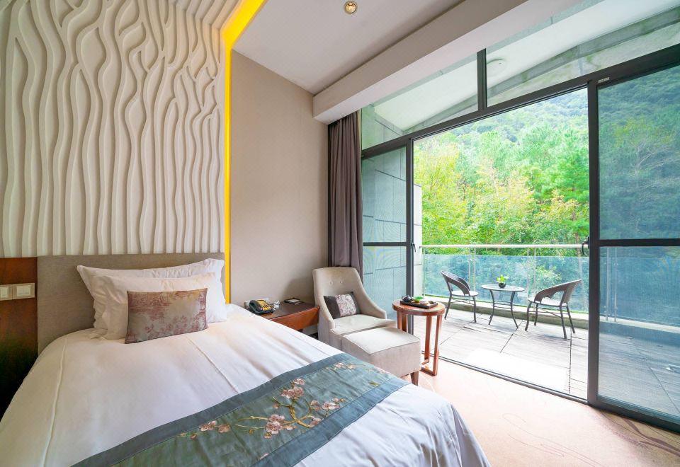 豪華山景陽台雙床房