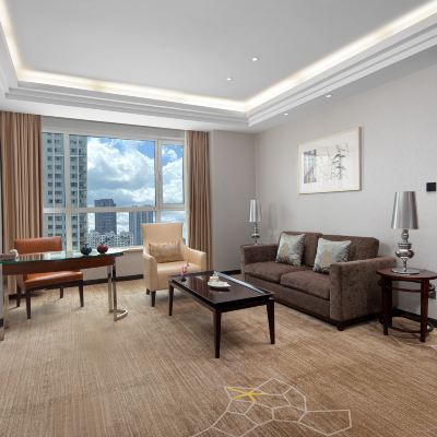 豪華行政套房（一室一廳+超大衞浴空間+親膚裸感床品） 吉林紫光苑華美達酒店優惠