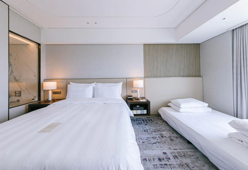 Lotte Hotel World GangnamDeluxe Double with Sofa Bed