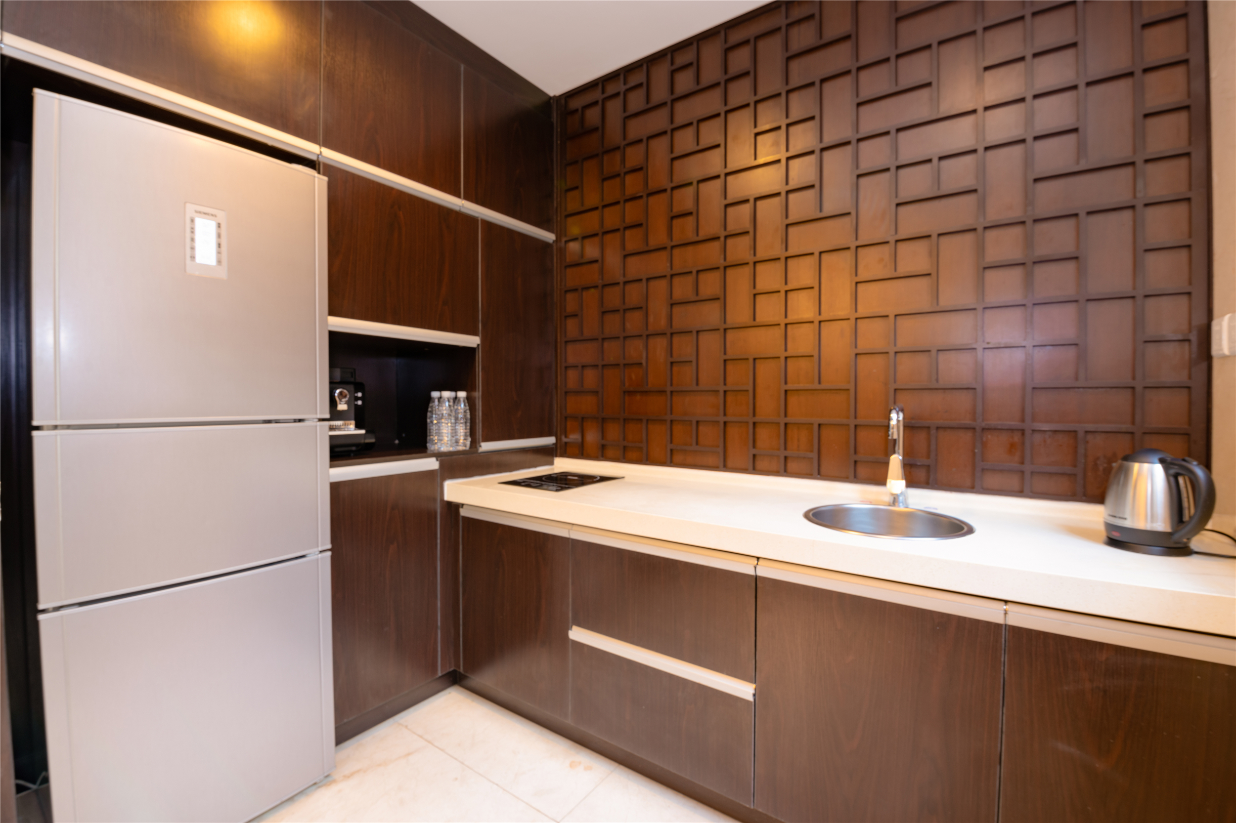 别墅豪华泡池家庭套房（一室一厅+2个榻榻米）