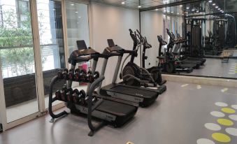 The gym has a variety of treadmills of different sizes at Kingtown Hotel Plaza Shanghai