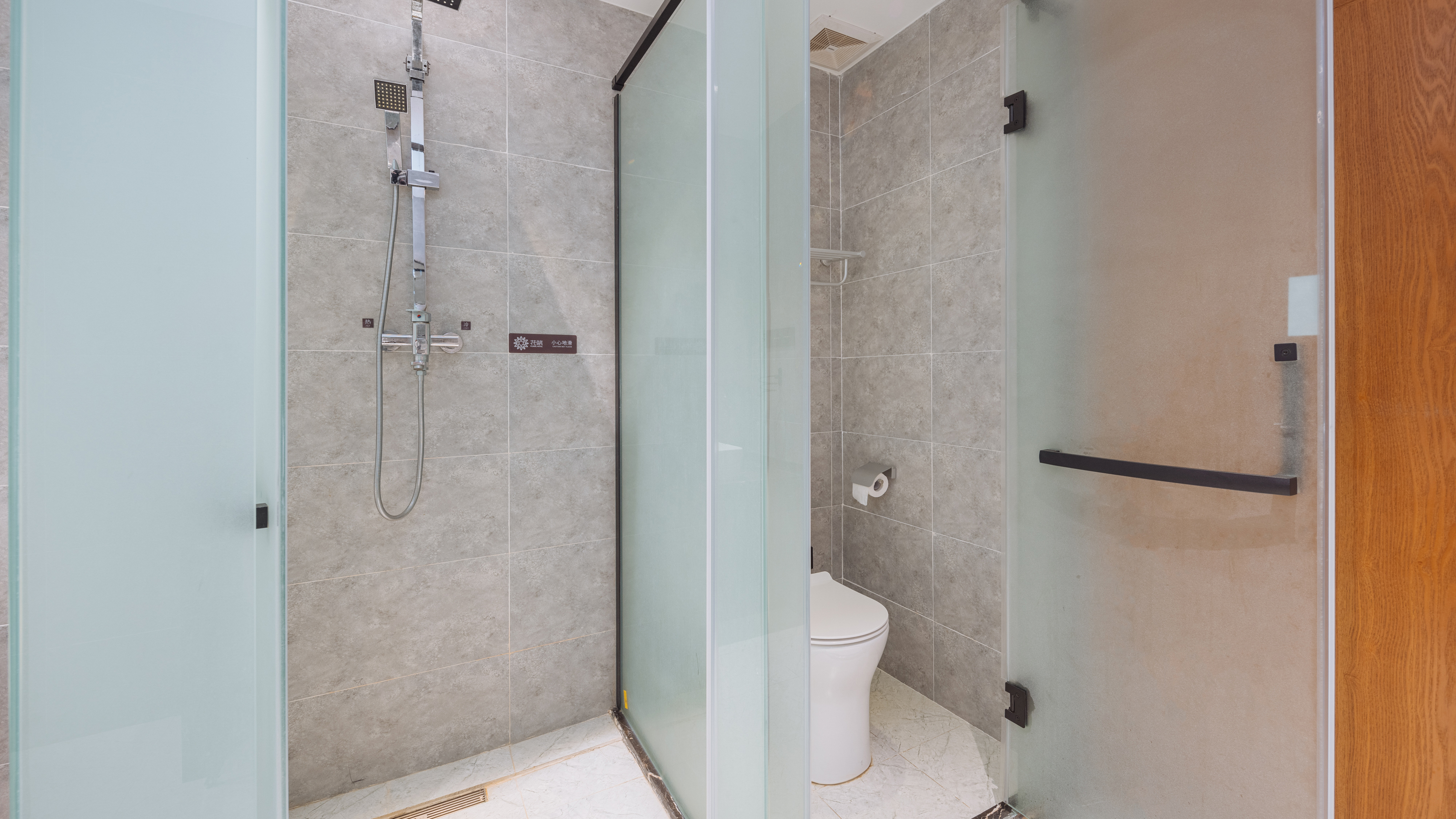 纱幔-浴缸家庭房