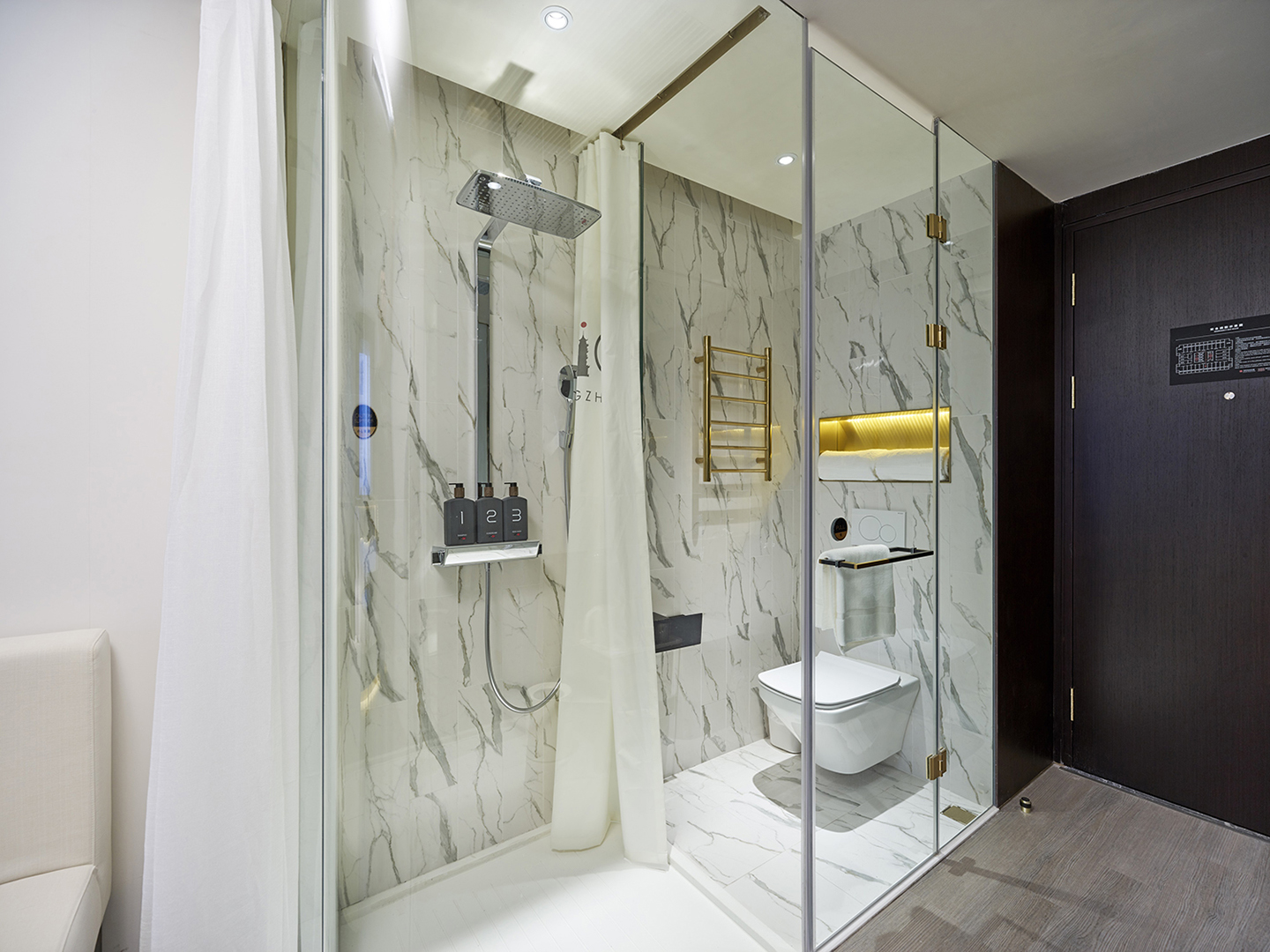 高级大床房（德国汉斯格雅衞浴+乳胶床垫+手机投屏）