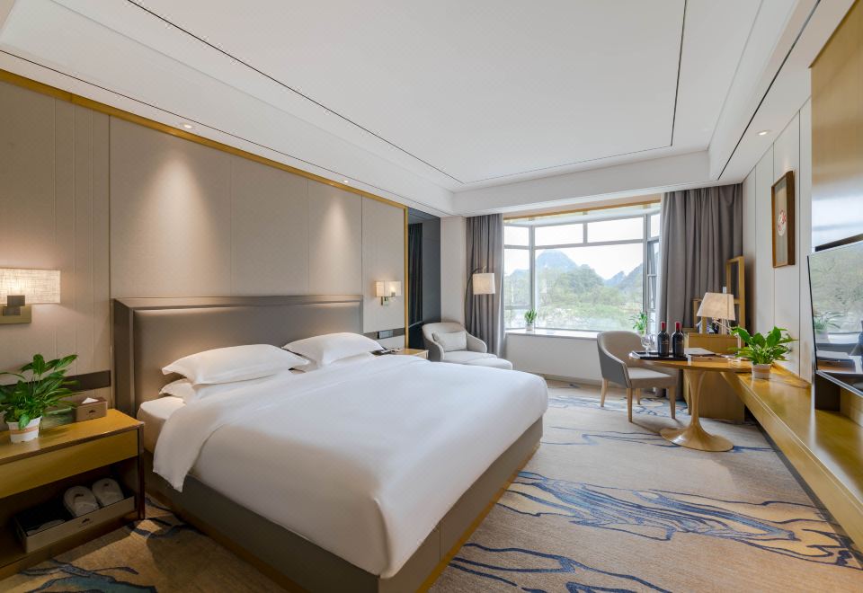 Yijing Guanlan HotelDeluxe Panoramic Queen Room