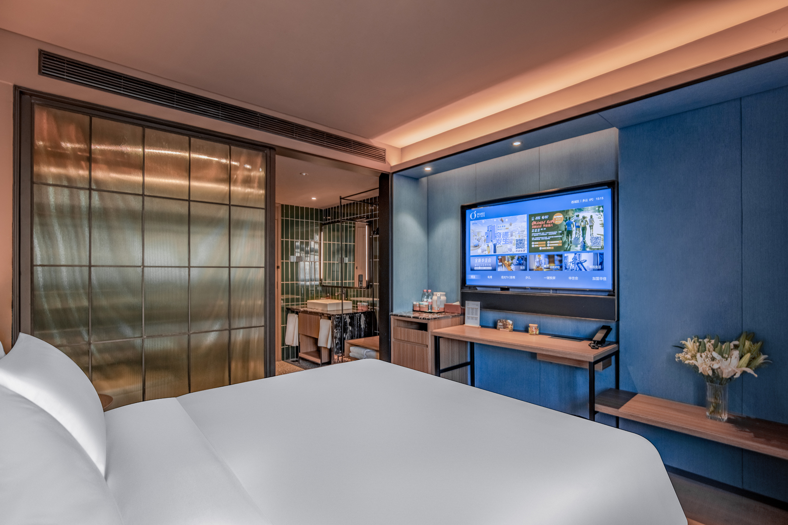 加州大床房（智能客控+电视投屏+小冰箱）