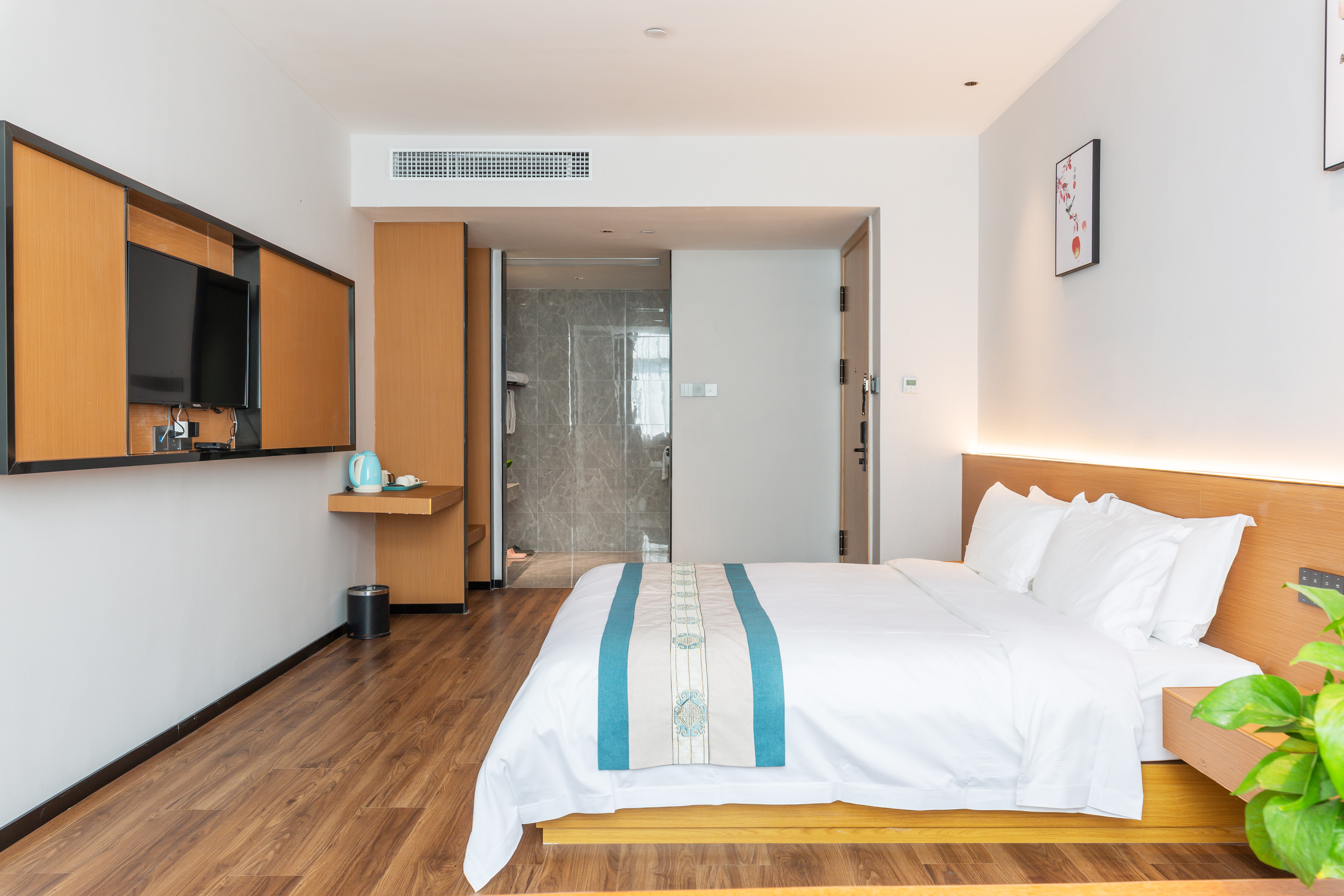 輕奢雅居大床房「中式茶桌+智能客控」