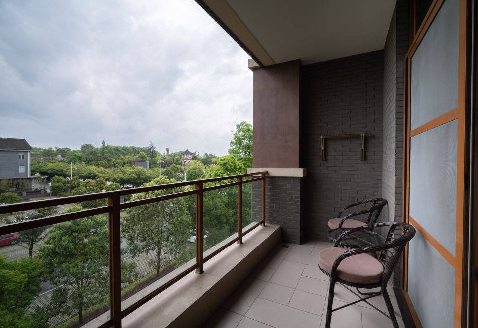 古镇景观双床房（带阳台）