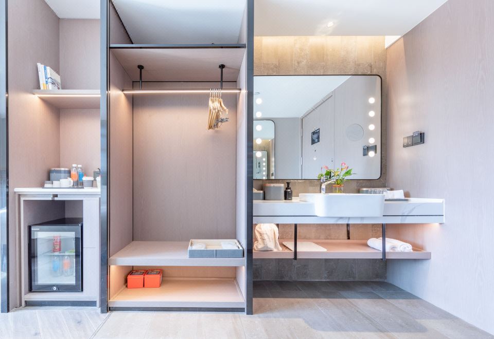 Atour S Hotel, Hisense Plaza, Qingdao Olympic Sailing CenterJi Mu Balcony Double Bed Room (Mini Fridge +Leifen Hair Dryer + Projection + Deep Sleep Pillow Pro)