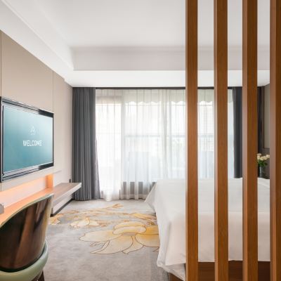 高級庭院大床房（裸棉+外置陽台） 綿陽高新亞朵X飯店優惠