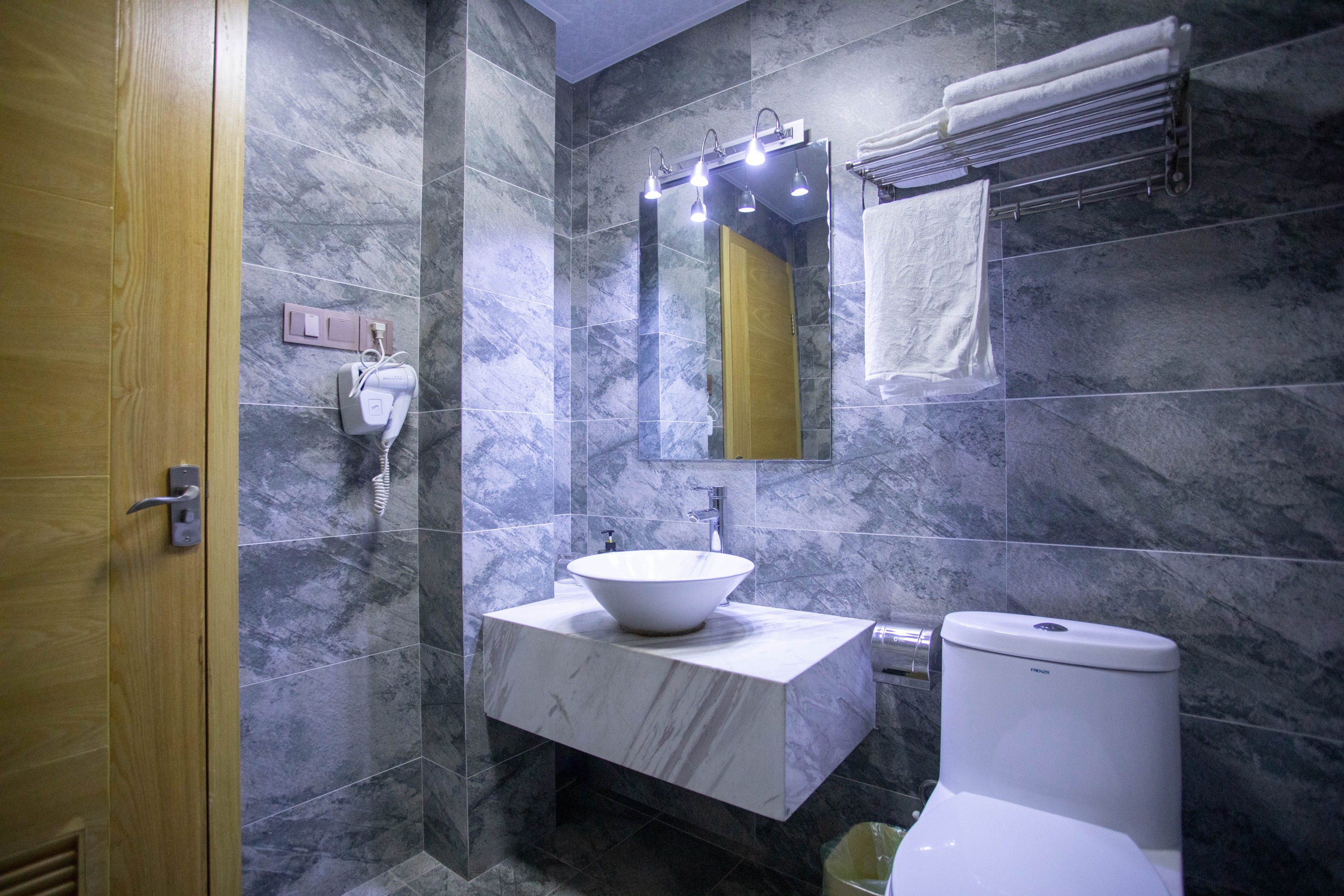 日星隐曜大床房