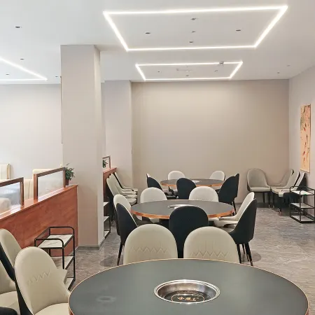 Baiyulan Hotel (Everest Town Branch)