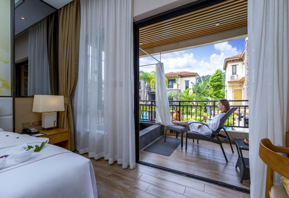 Yuetianxia Hot Spring HotelWater Friendly Hot Spring King Size Bed Suite