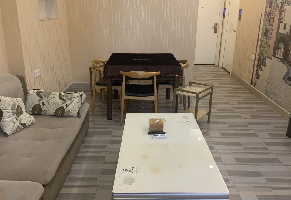 泉栈H号楼4房1厅（副楼区）