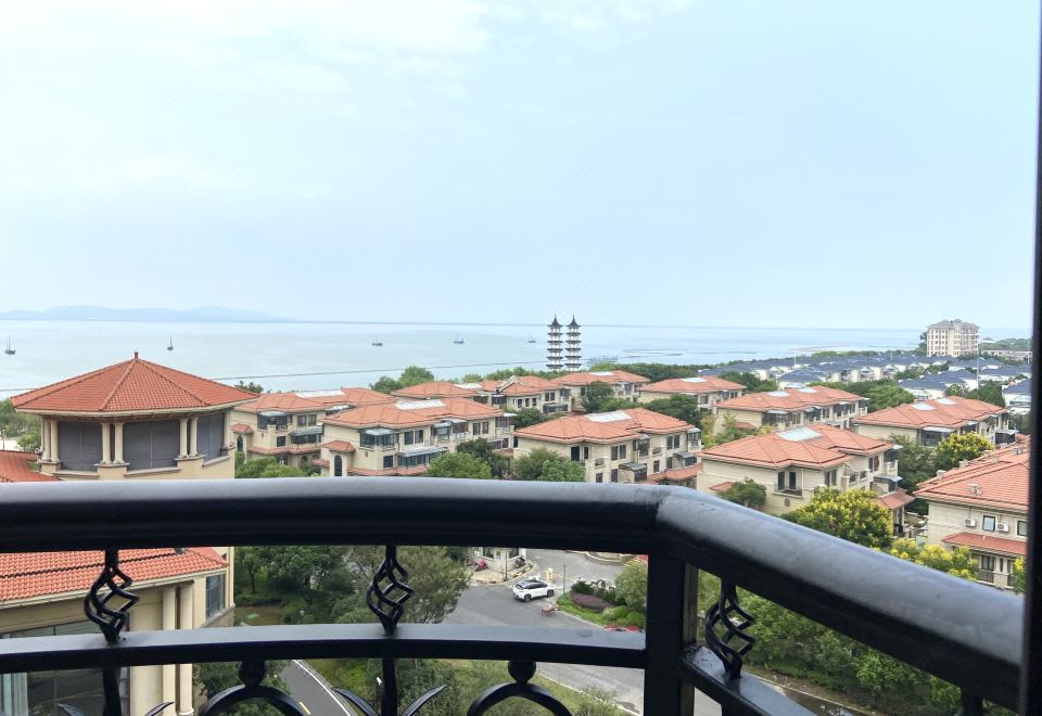 湖景影音大床房