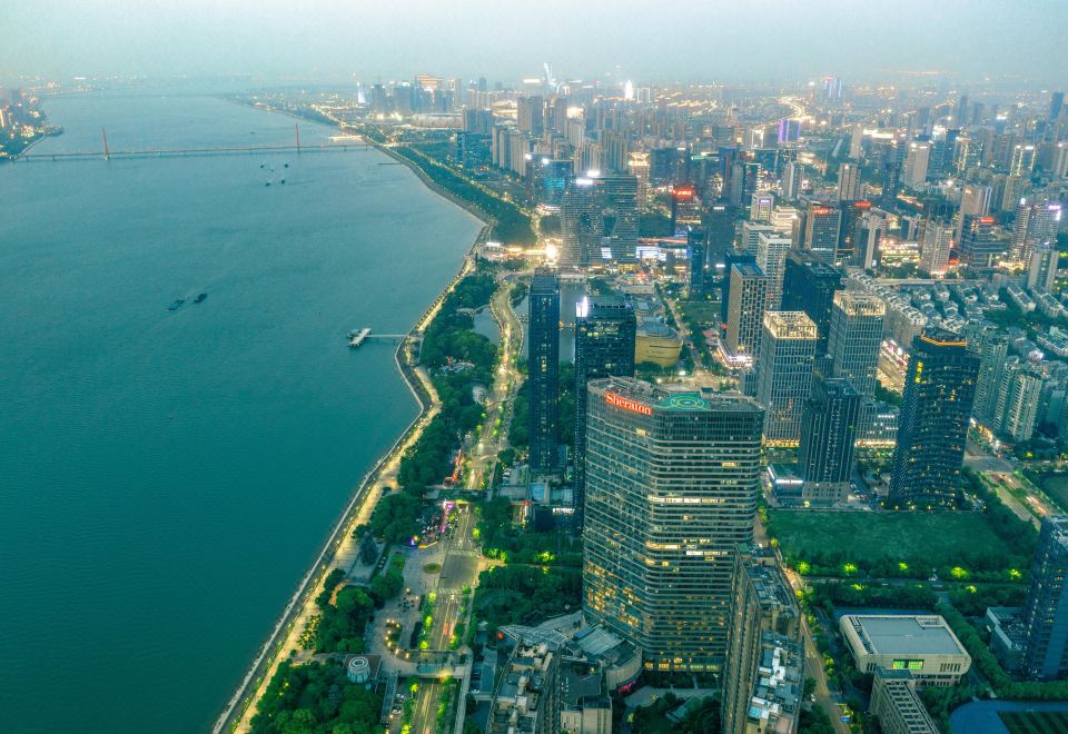 Sheraton Grand Hangzhou Binjiang HotelDeluxe Queen Room
