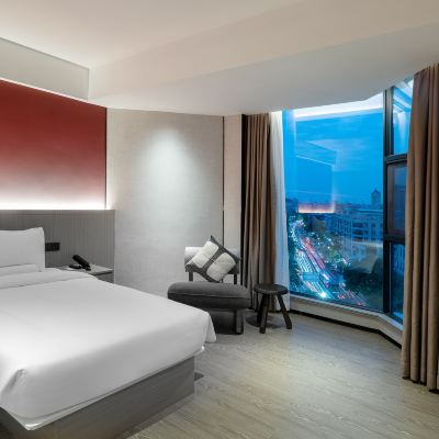 零壓城景大床房（液晶大屏可投屏） 喜悦門酒店（佛山容桂漁人碼頭店）優惠