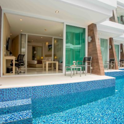 One Bedroom Suite Pool Access