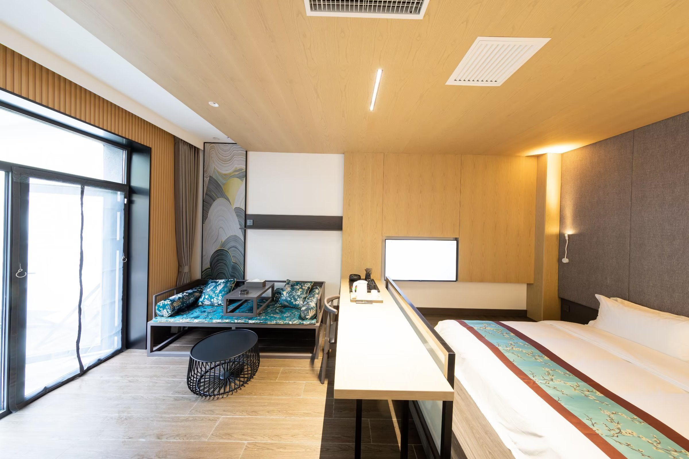 豪华庭院山景大床房