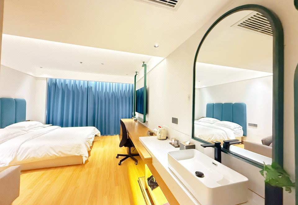 商务舒适大床房 （65寸高清投屏）