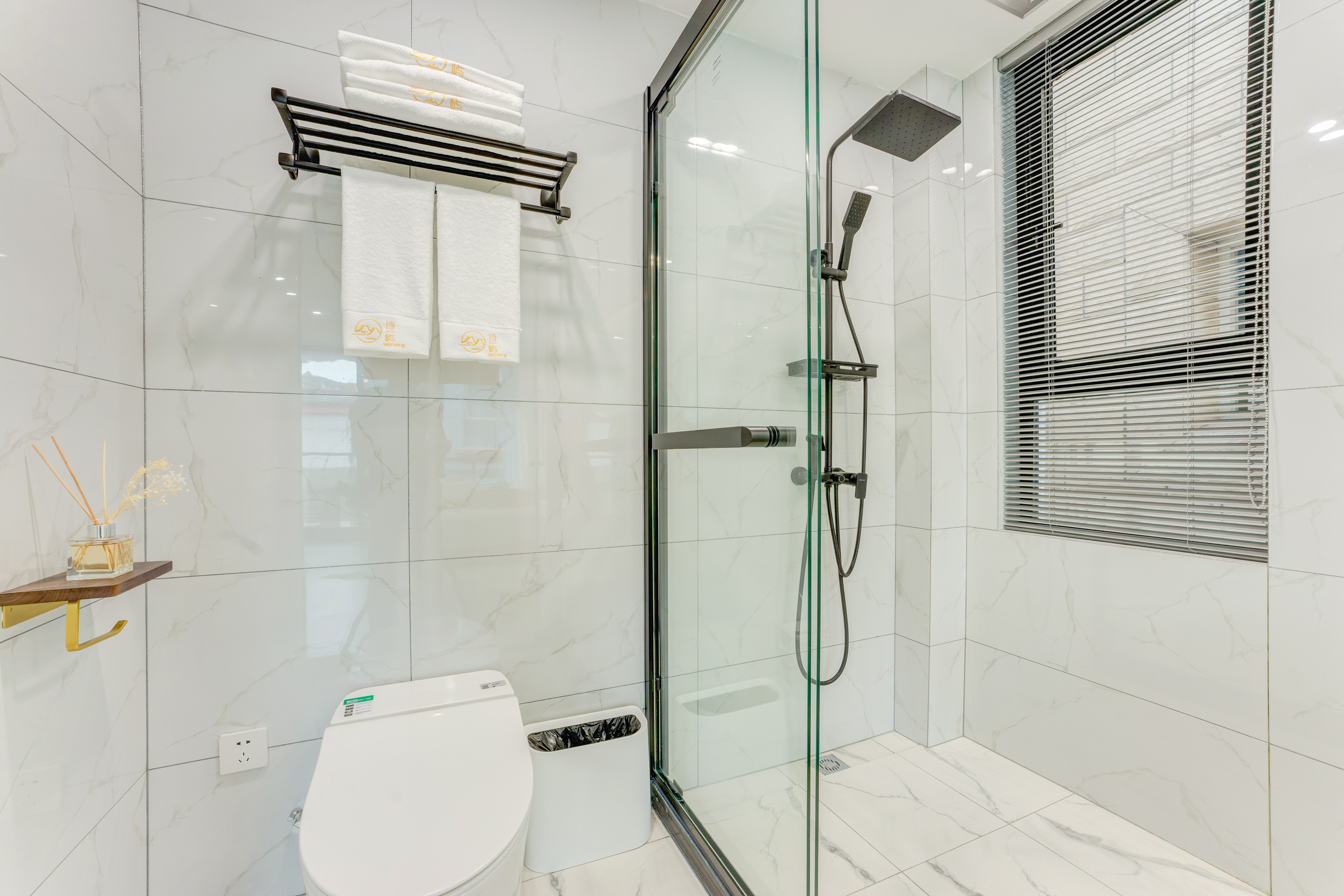 慕白-浪漫婚纱大床房