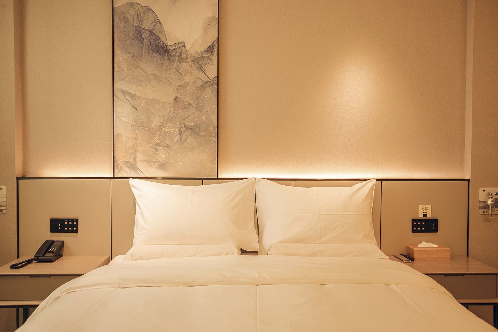 高级大床房（智能客控+品牌床垫-天井内窗）