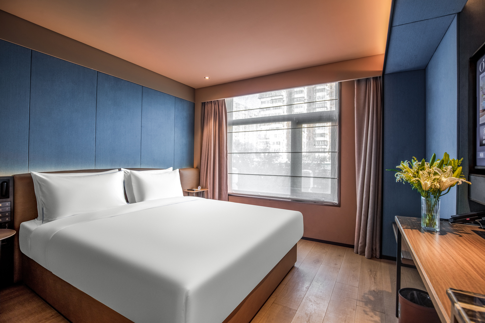 加州大床房（智能客控+电视投屏+小冰箱）